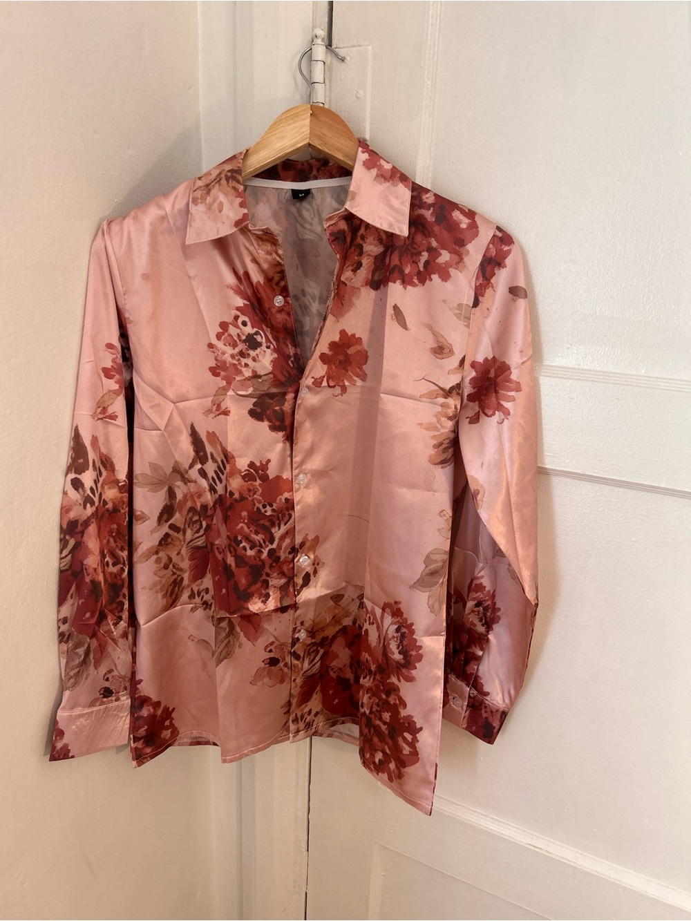 New Pink never worn Floral Satin Button-Up Shirt